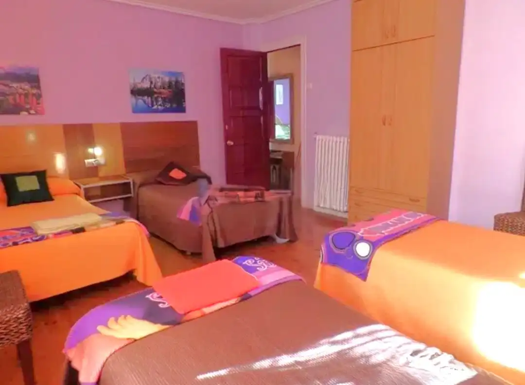 Dormitori de Casa adosada en venda en  Logroño amb Calefacció, Jardí privat i Parquet