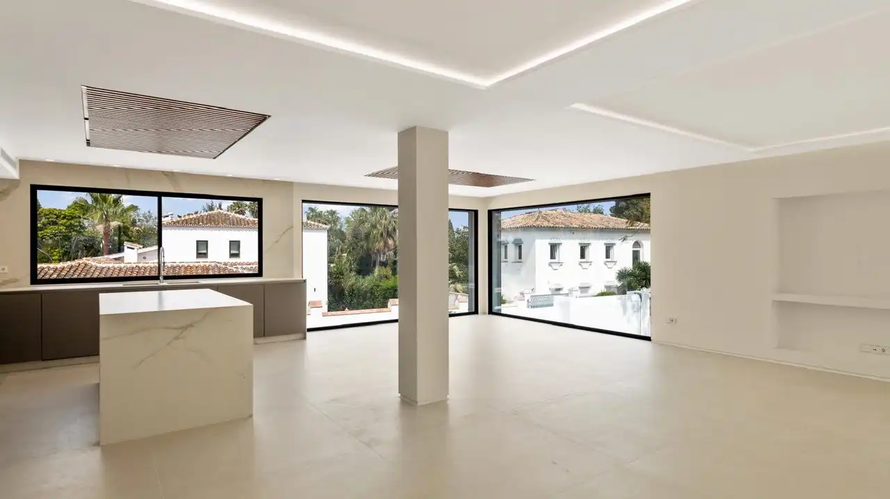 Casa con terraza en venta en San Pedro de Alcántara, imagen 2