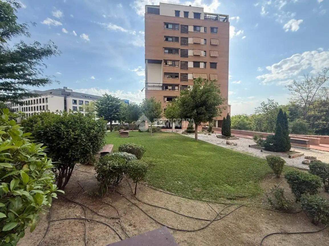 Vista exterior de Pis en venda en Madrid amb Aire condicionat, Calefacció i Piscina comunitària