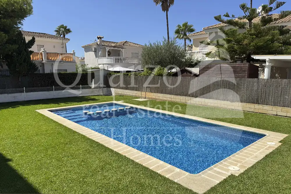 Außenansicht von Maisonette zum Verkauf in Oliva mit Klimaanlage, Terrasse und Möbliert