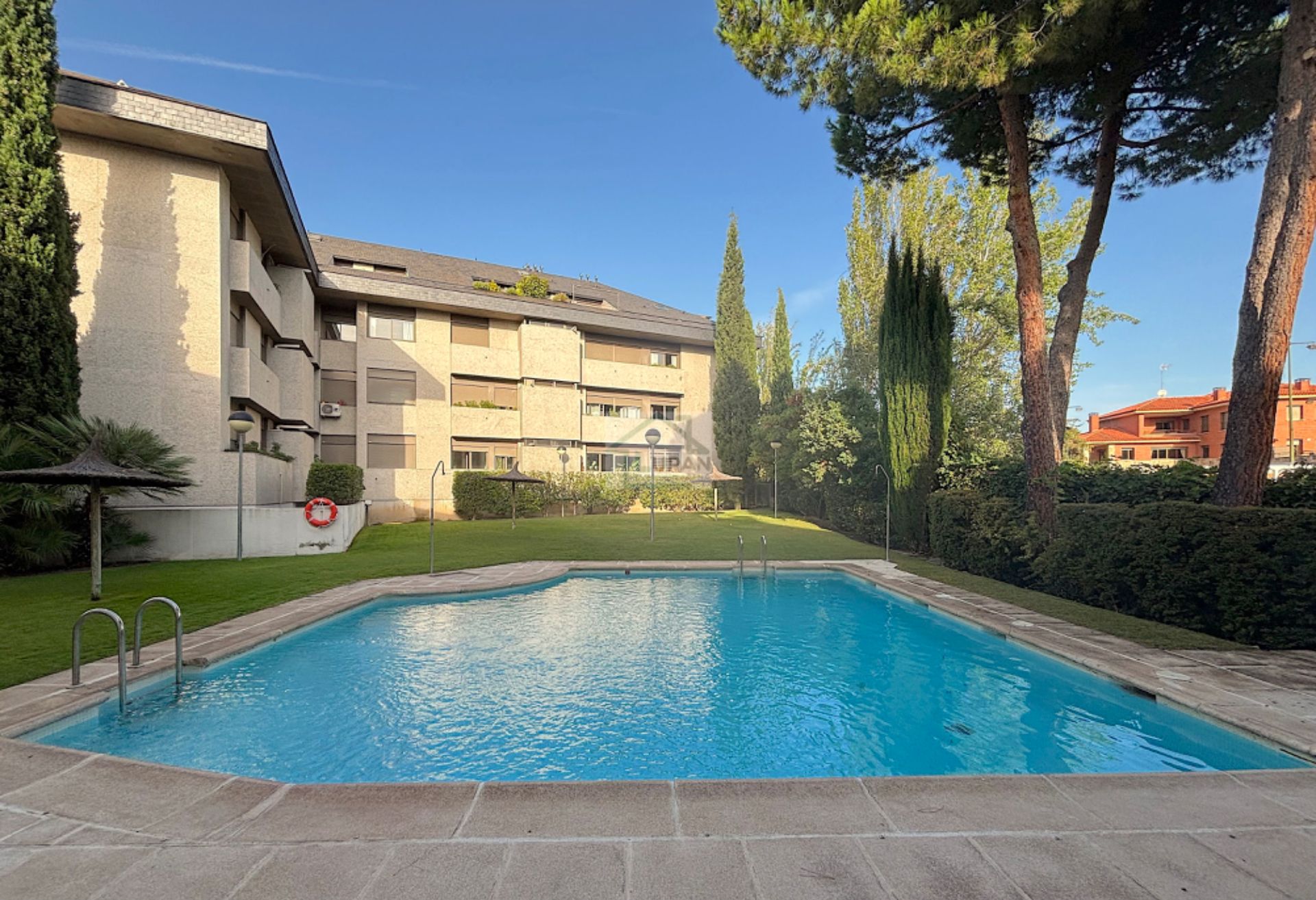 Piscina de Pis de lloguer en Torrelodones amb Calefacció, Jardí privat i Parquet