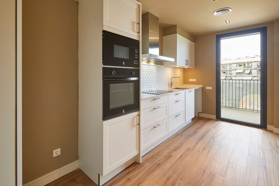 Kitchen of Flat to rent in L'Hospitalet de Llobregat  with Air Conditioner, Heating and Parquet flooring