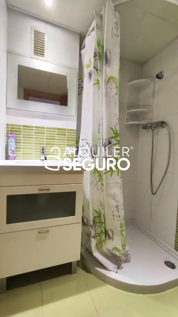 Bany de Pis de lloguer en Torrent amb Aire condicionat, Calefacció i Traster