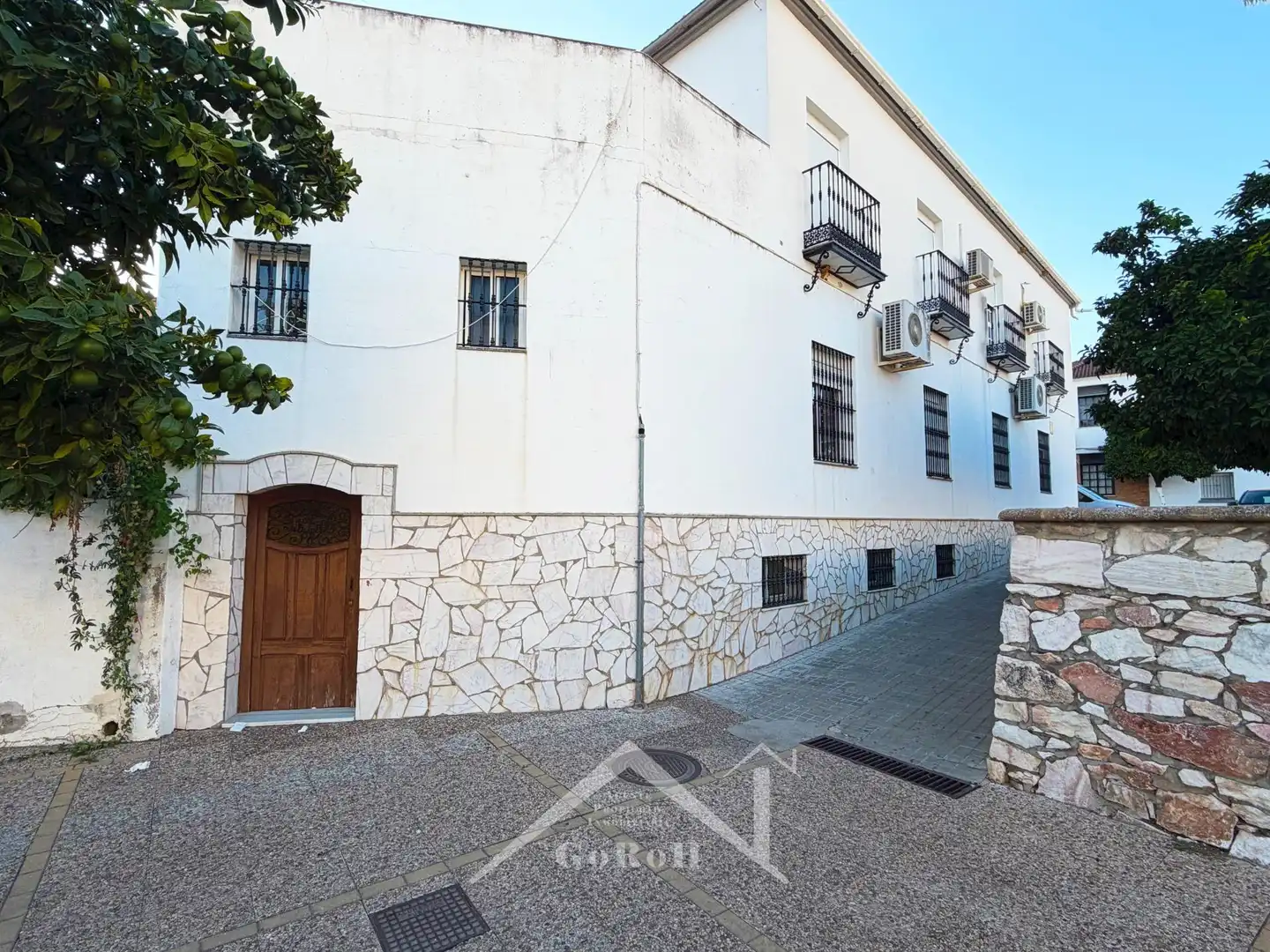 Vista exterior de Edificio en venta en Almadén de la Plata, Sevilla
