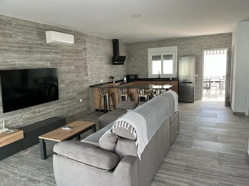 Sala d'estar de Casa o xalet en venda en Chiclana de la Frontera amb Aire condicionat, Terrassa i Piscina