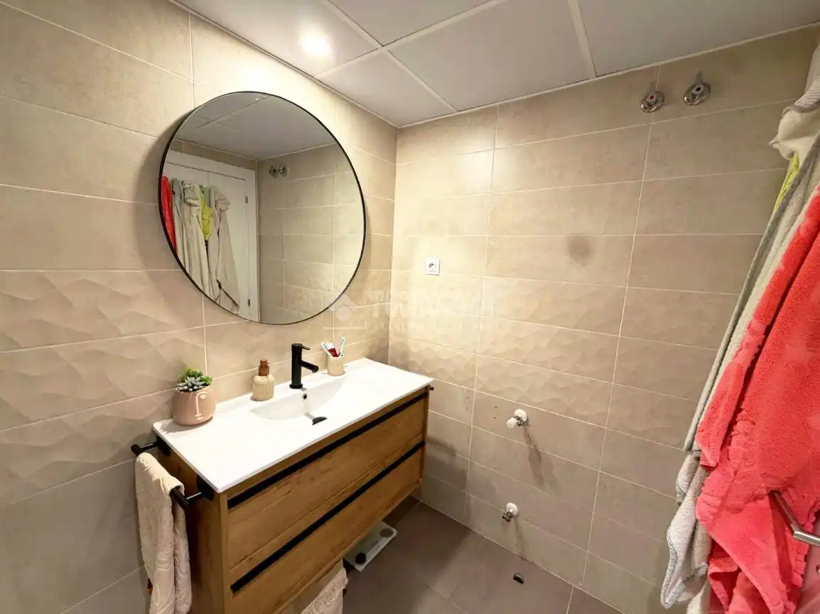 Bathroom of Flat for sale in Madrid  with Air Conditioner, Heating and Terrace