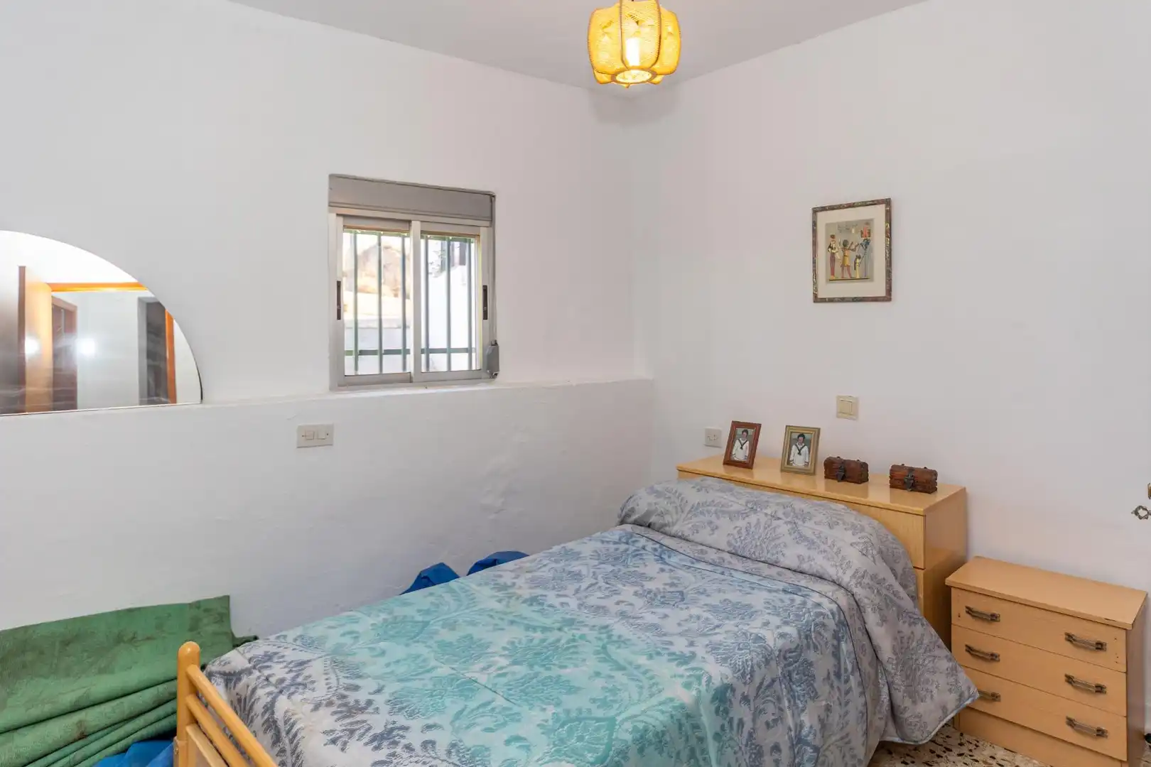 Dormitori de Finca rústica en venda en Guadix amb Calefacció, Jardí privat i Traster