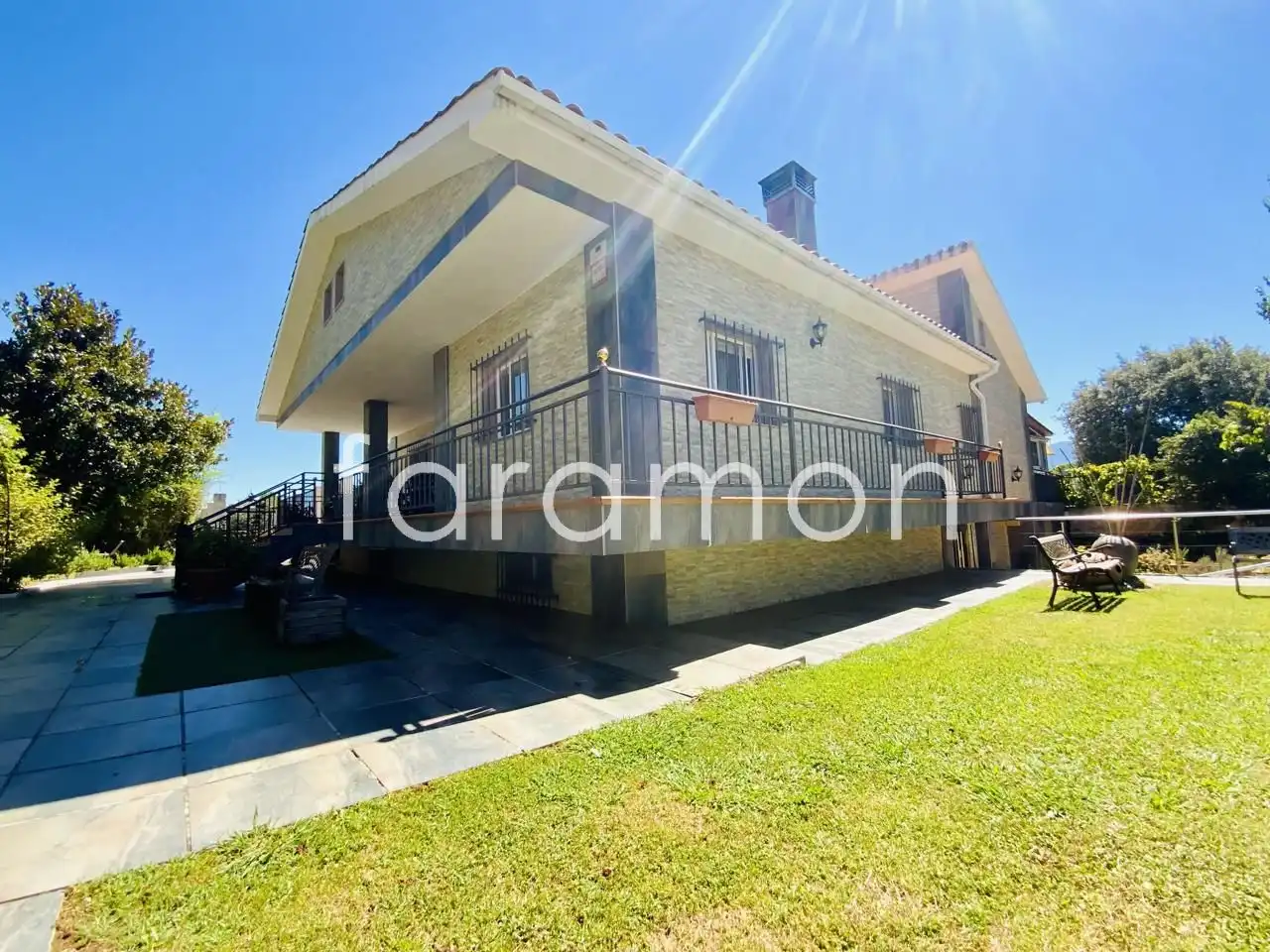 Vista exterior de Casa o chalet en venta en Carracedelo con Calefacción, Jardín privado y Terraza