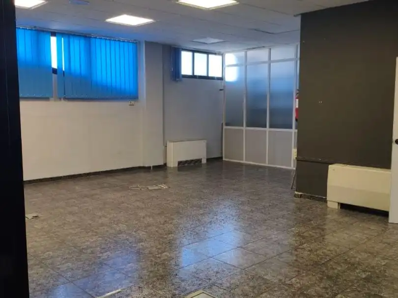 Oficina de alquiler en Peligros con Internet y Alarma