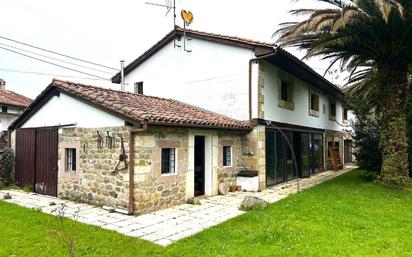 Vista exterior de Finca rústica en venda en Cabuérniga amb Calefacció i Jardí privat