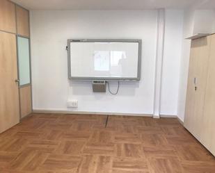 Office to rent in Badalona  with Air Conditioner