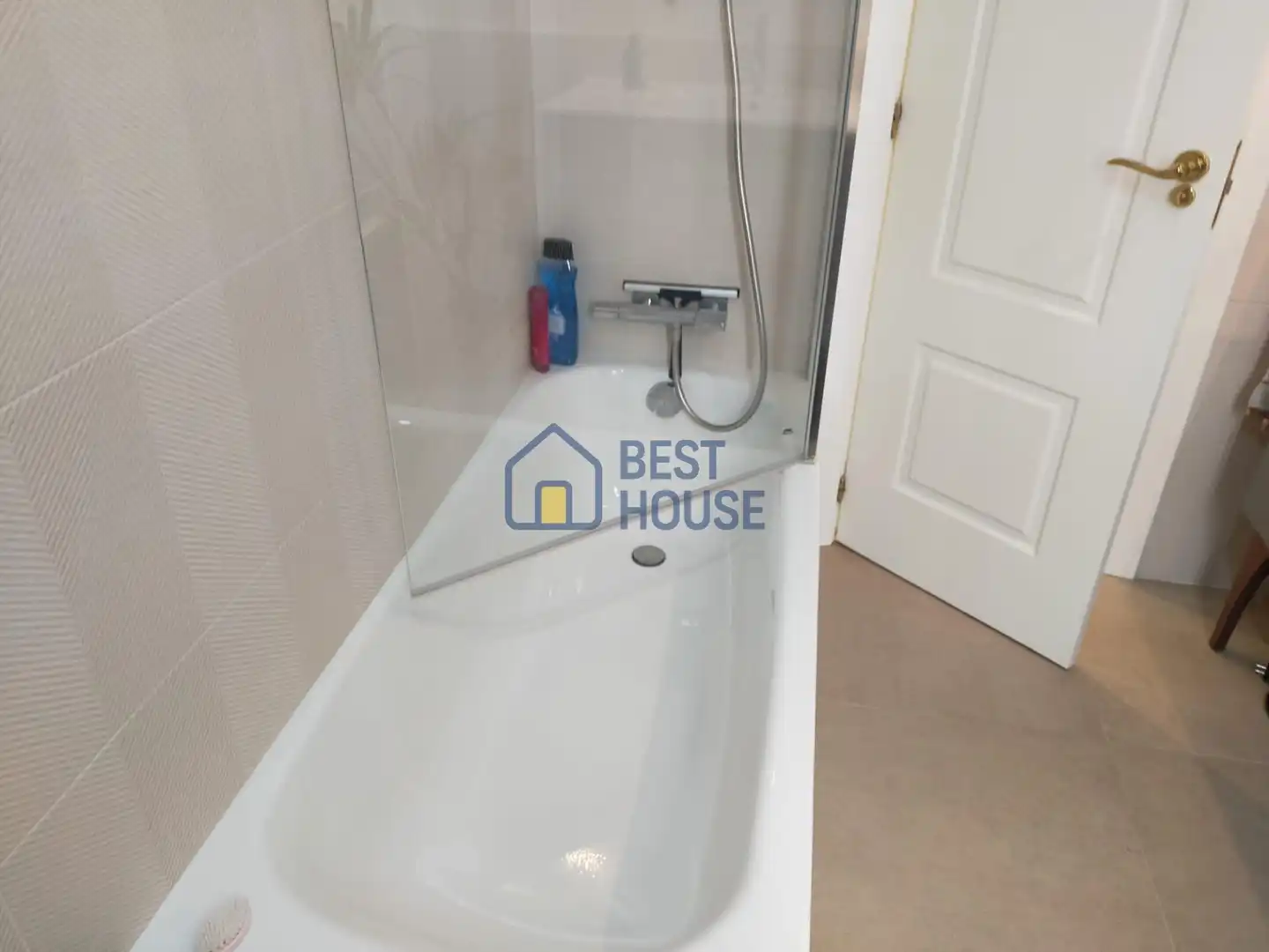 Baño de Piso en venta en León Capital  con Calefacción, Terraza y Trastero
