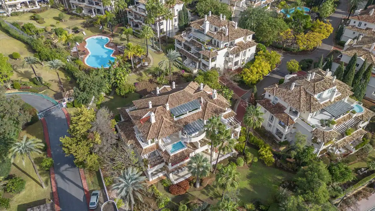 Dúplex amb piscina en venda a Nueva Andalucía, imagen 4