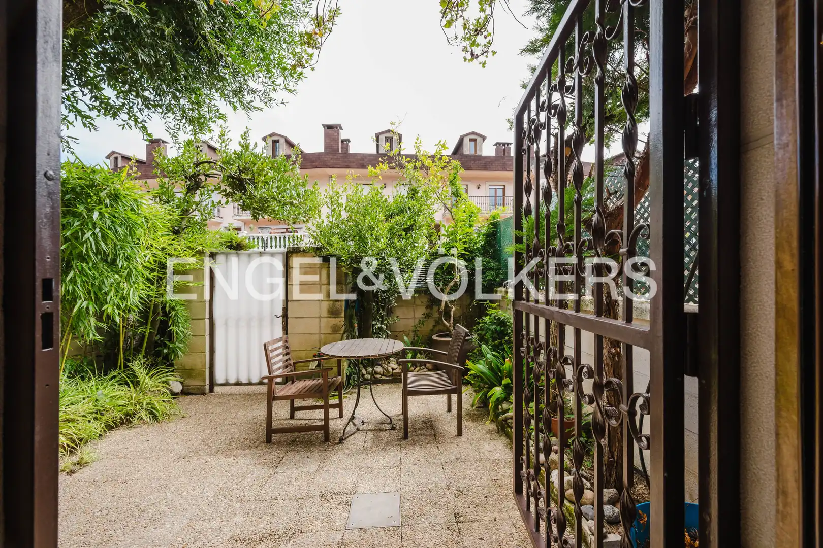 Terrassa de Casa adosada en venda en Donostia - San Sebastián  amb Calefacció, Jardí privat i Balcó