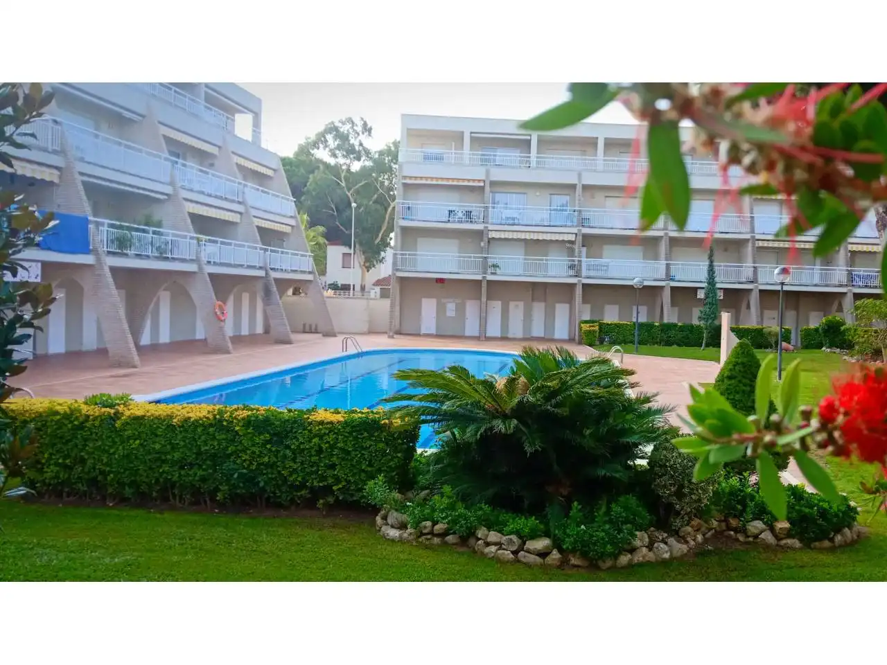 Piscina de Pis en venda en L'Escala amb Terrassa, Moblat i Piscina comunitària