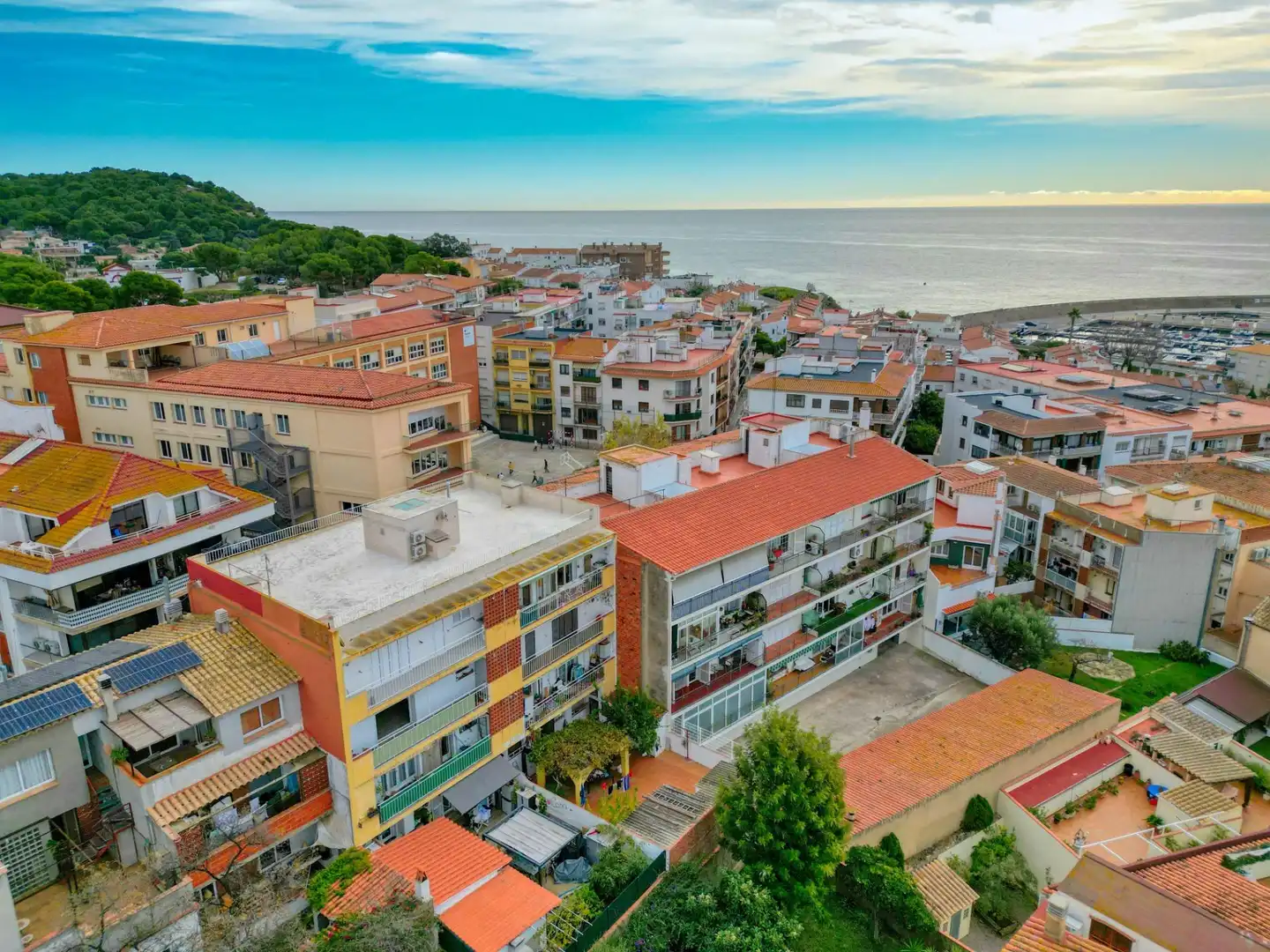 Außenansicht von Wohnung zum Verkauf in Palamós mit Klimaanlage, Heizung und Terrasse