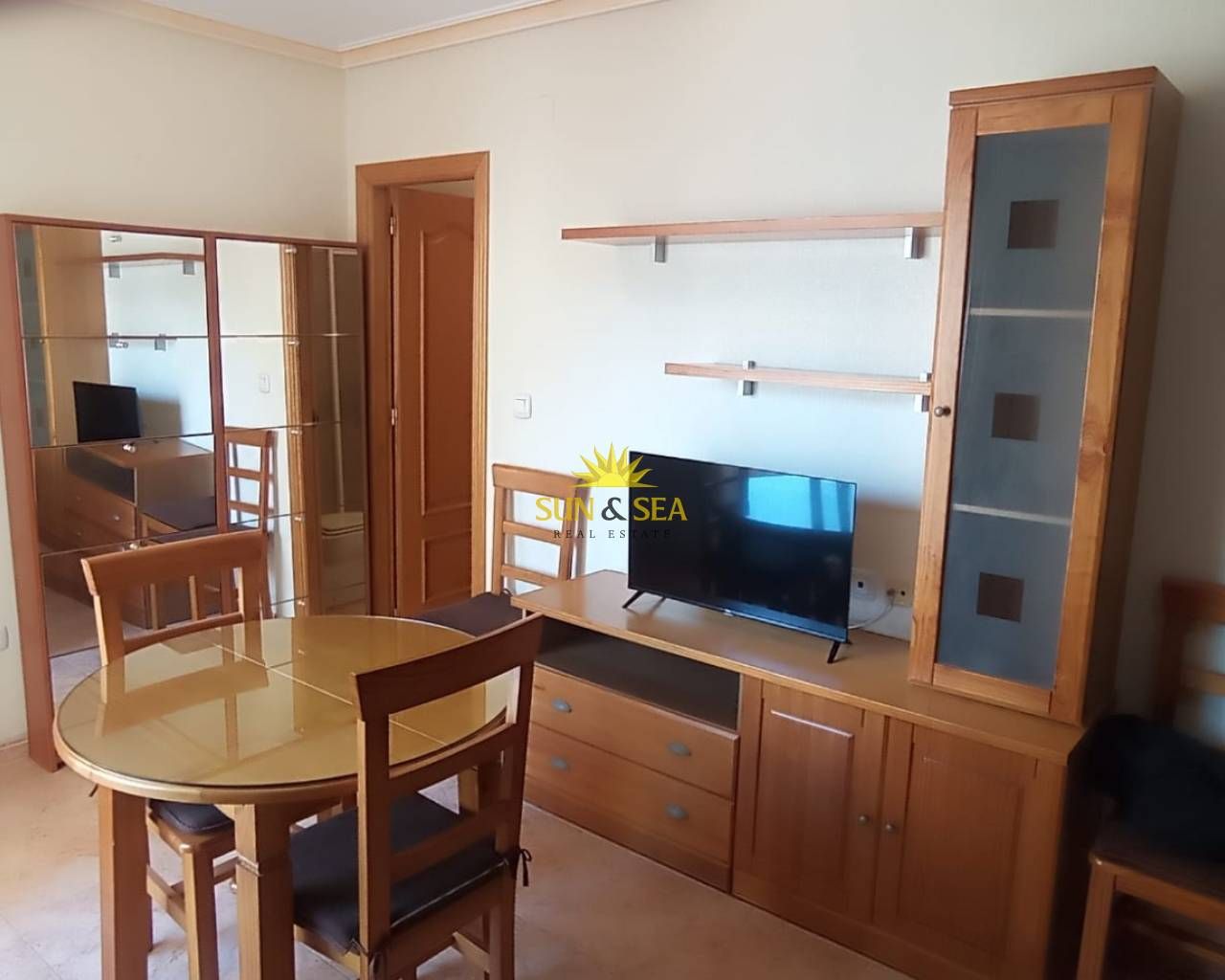 Comedor de Apartamento de alquiler en Torrevieja con Aire acondicionado, Calefacción y Amueblado