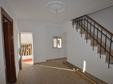 Terraced house with balcony for sale in Olvera