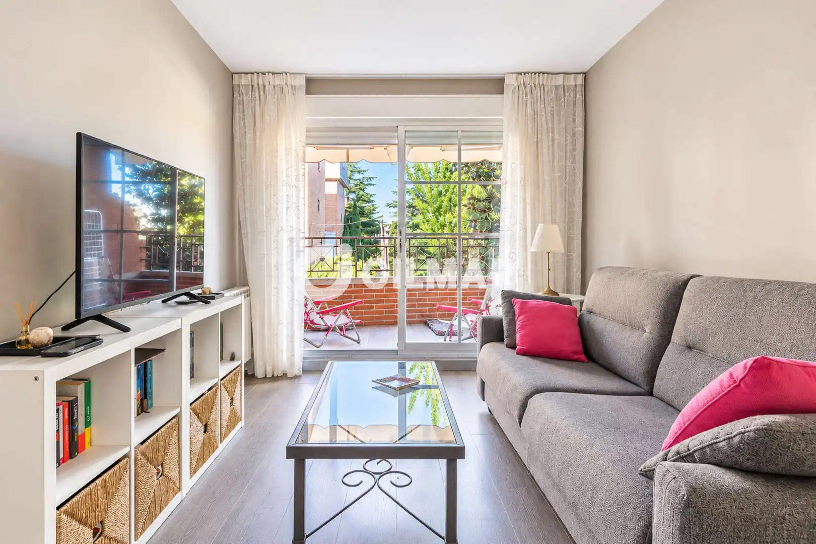 Sala de estar de Piso en venta en Las Rozas de Madrid con Calefacción, Jardín privado y Piscina