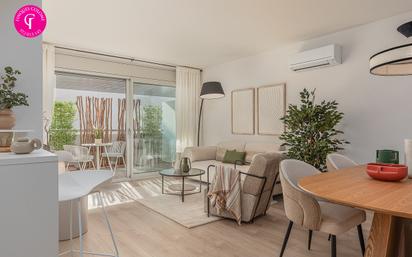 Living room of Flat for sale in Girona Capital  with Air Conditioner and Balcony