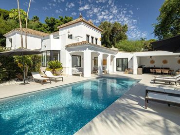 Casa amb piscina en venda a Benahavís pueblo