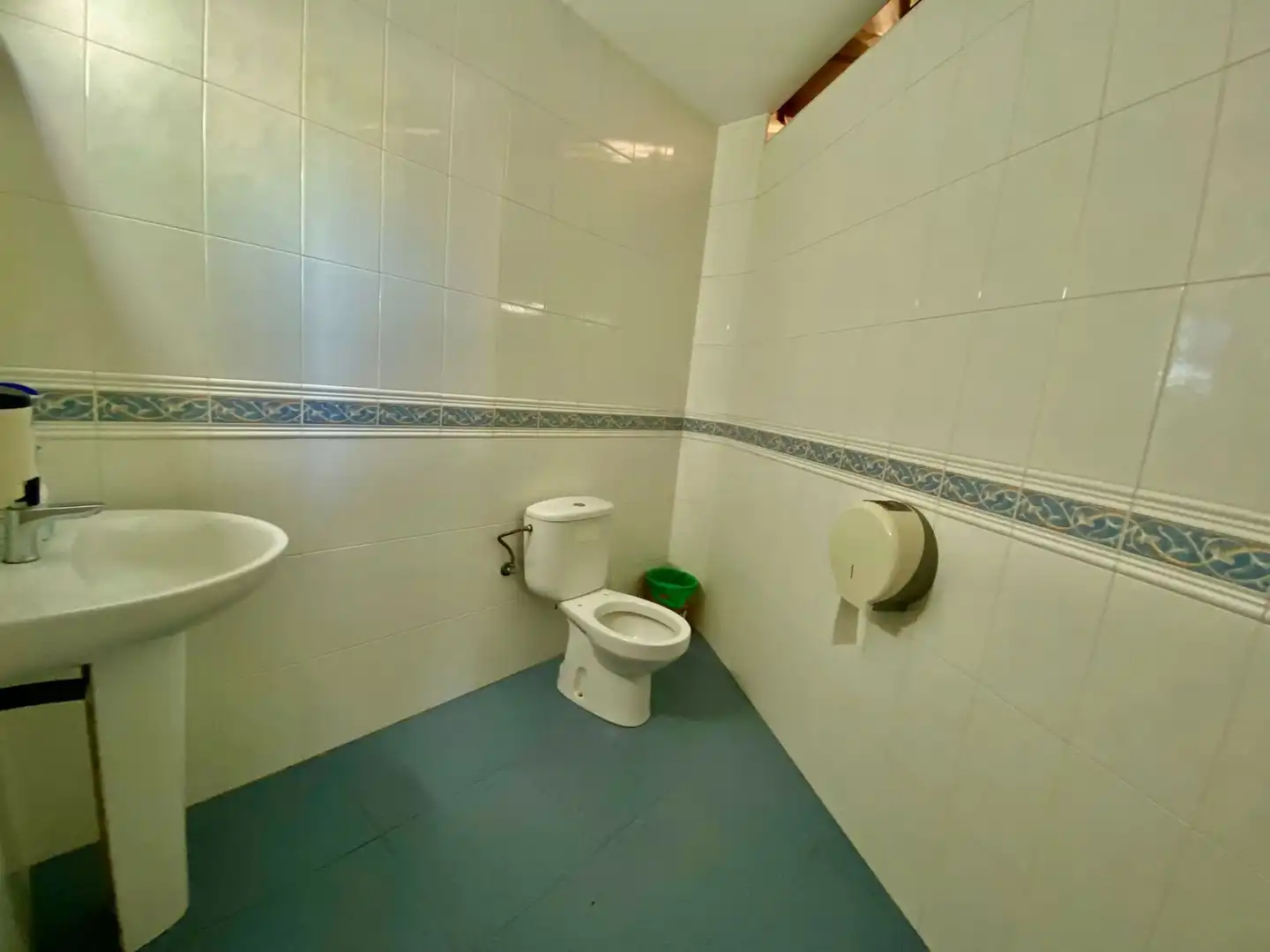 Bany de Local de lloguer en Torredembarra amb Aire condicionat