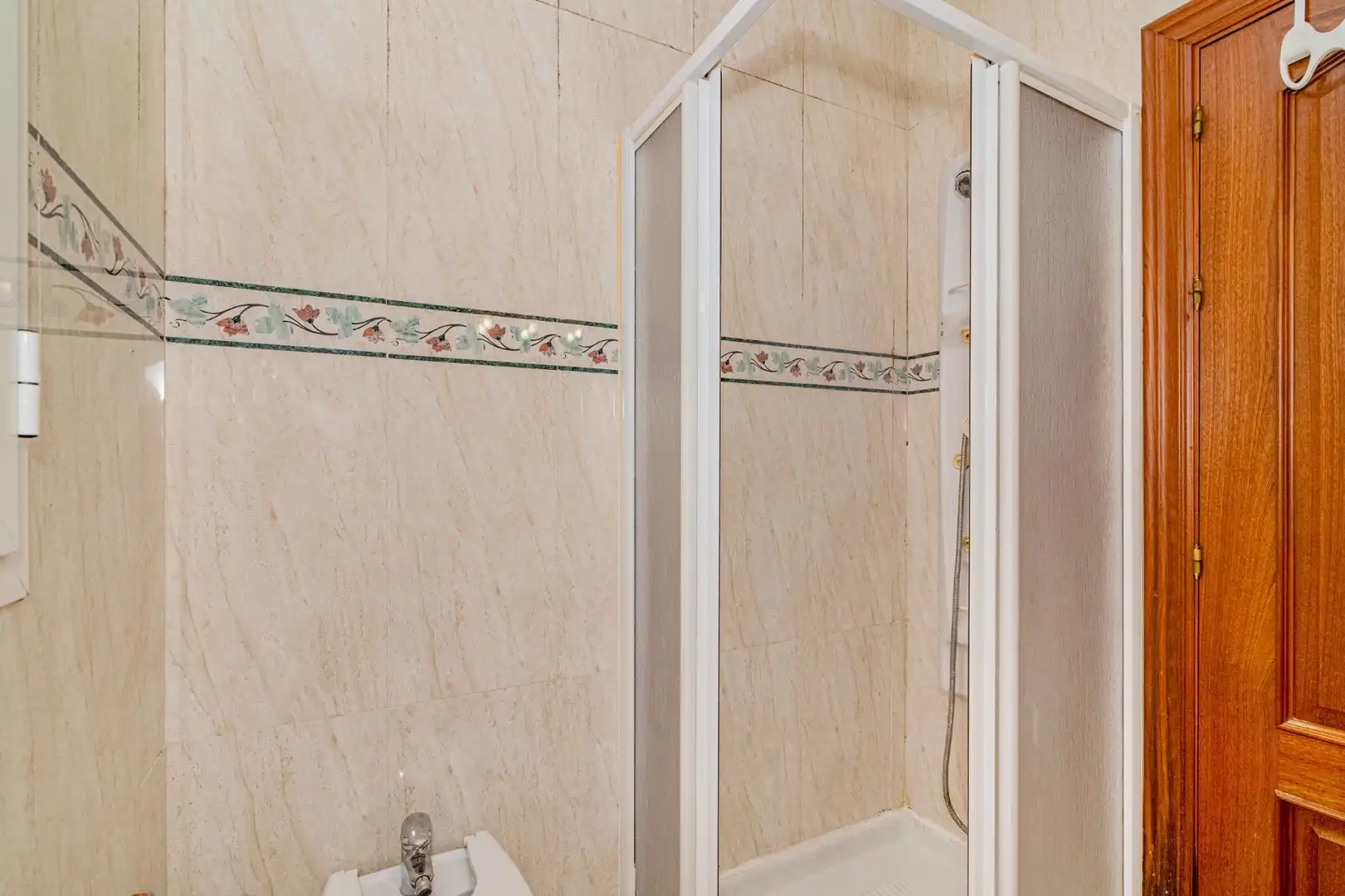 Bathroom of Flat for sale in Granada  with Air Conditioner, Heating and Terrace