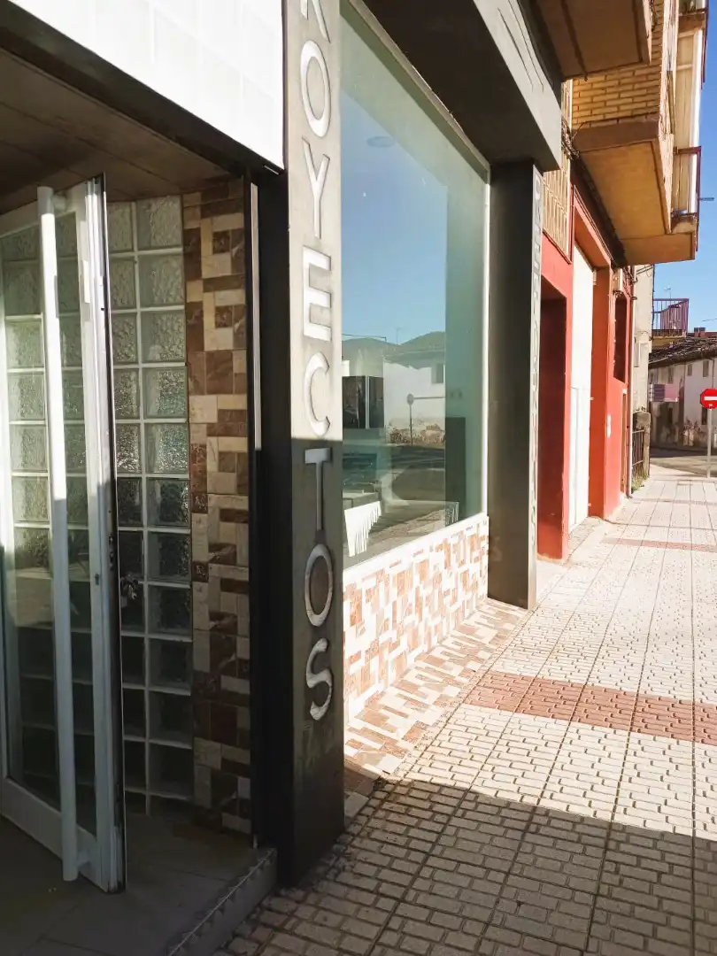 Local comercial en venda a Avenida de La Rioja 14, imagen 2