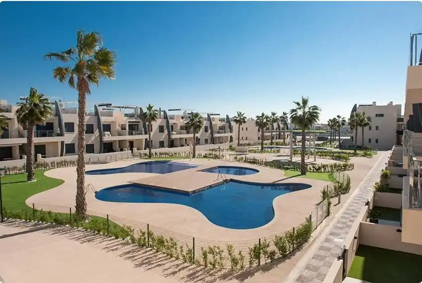 Vista exterior de Apartament en venda en Pilar de la Horadada amb Aire condicionat, Calefacció i Moblat