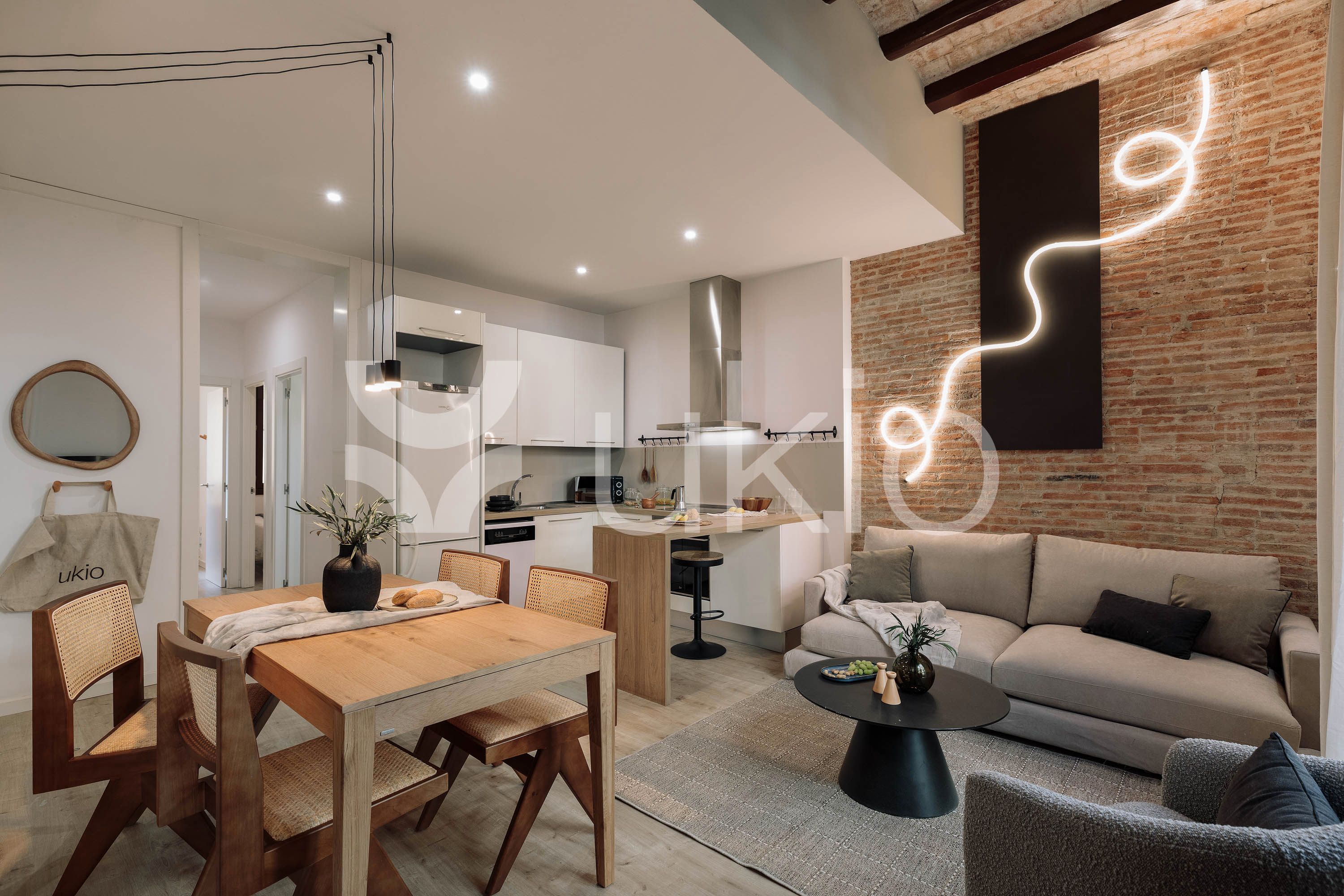 Sala de estar de Apartamento de alquiler en  Barcelona Capital con Aire acondicionado, Calefacción y Amueblado