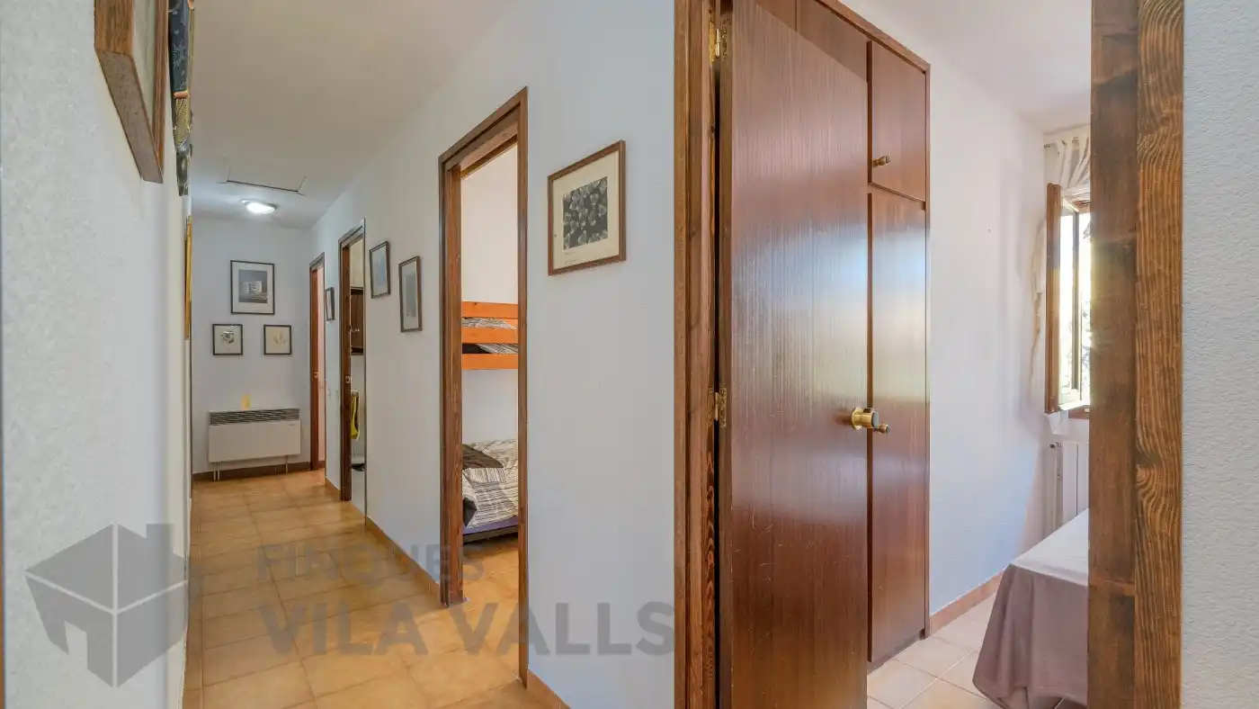 Haus oder Chalet zum Verkauf in Sant Quirze Safaja mit Privatgarten und Balkon