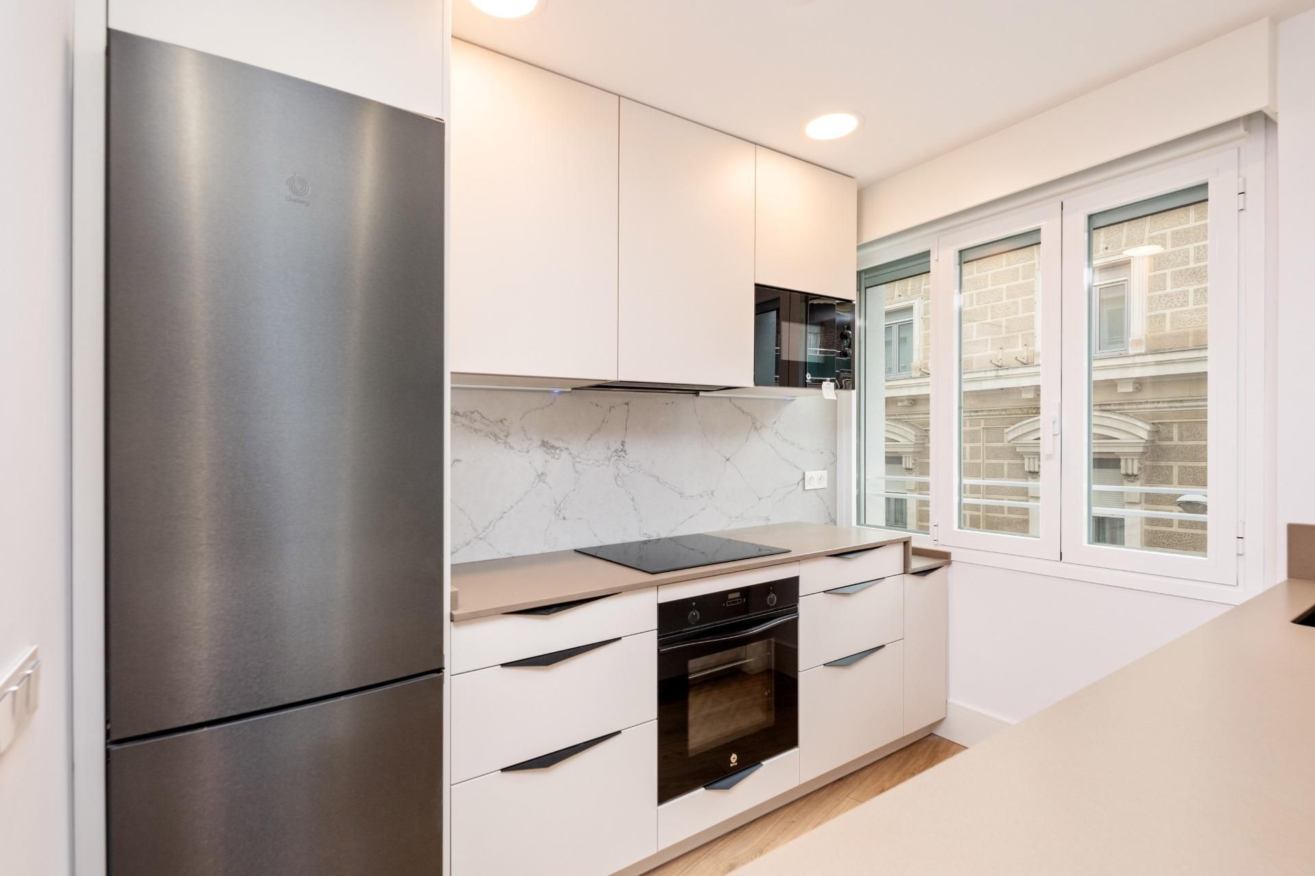 Kitchen of Flat to rent in  Madrid Capital  with Air Conditioner, Heating and Parquet flooring