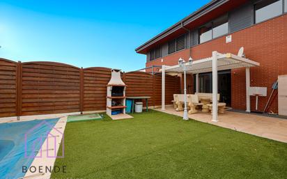 Terrasse von Einfamilien-Reihenhaus zum verkauf in Getafe mit Klimaanlage, Terrasse und Schwimmbad