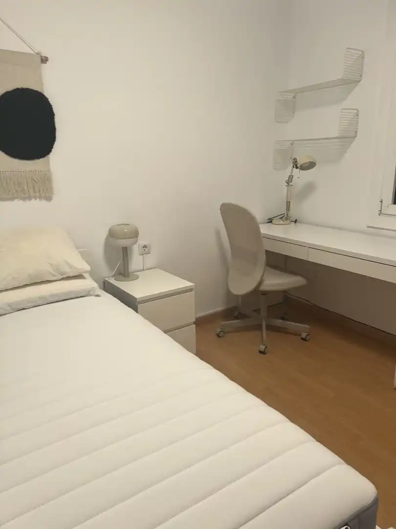 Habitación de Piso de alquiler en Girona con Calefacción, Terraza y Trastero