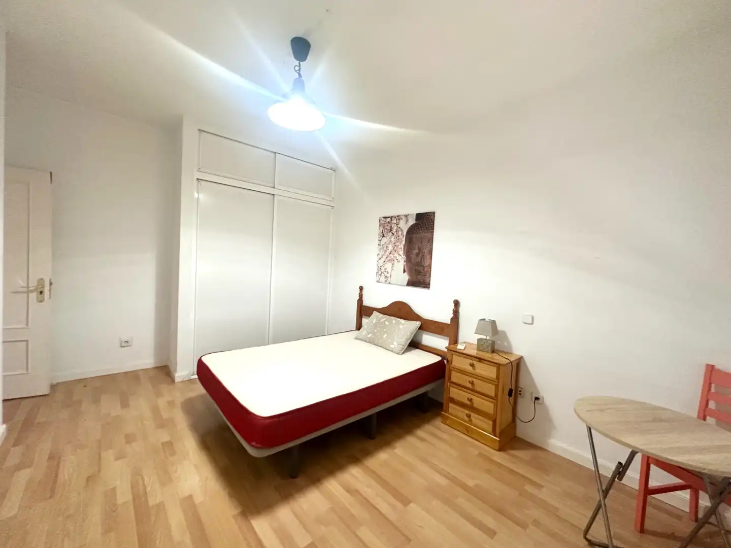 Habitación de Casa adosada en venta en Madrid con Aire acondicionado, Calefacción y Jardín privado