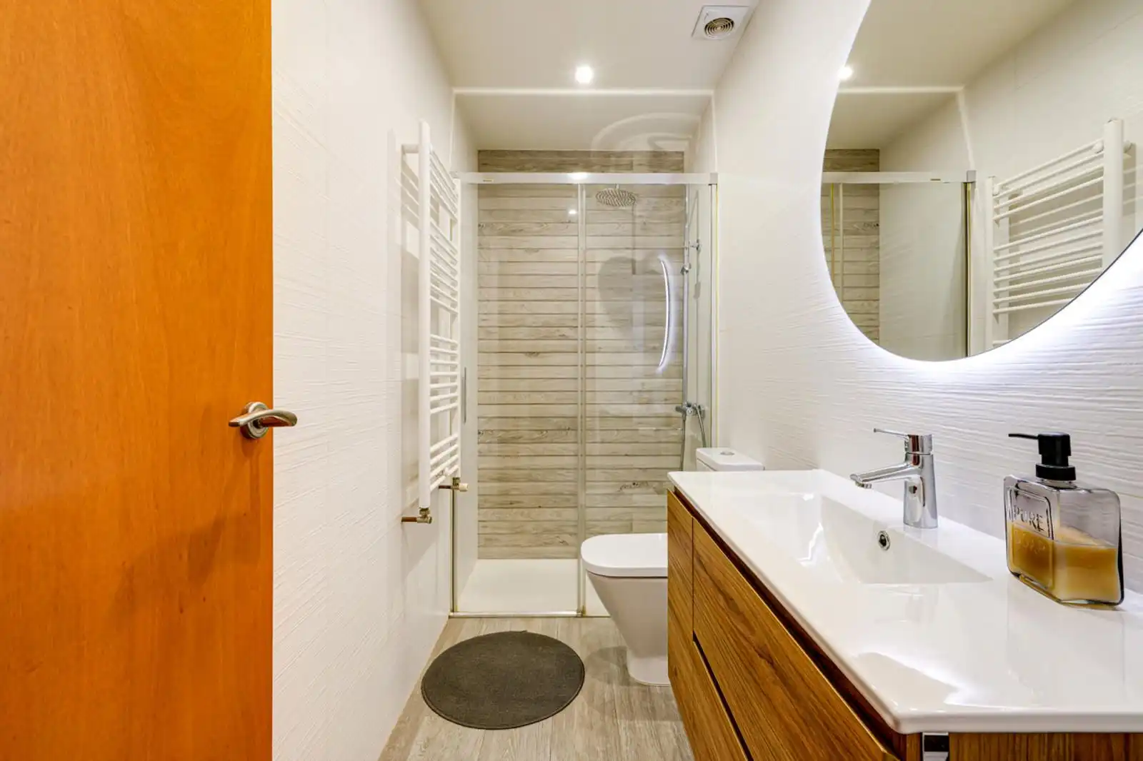 Bathroom of Attic for sale in Sant Feliu de Llobregat  with Air Conditioner, Heating and Terrace