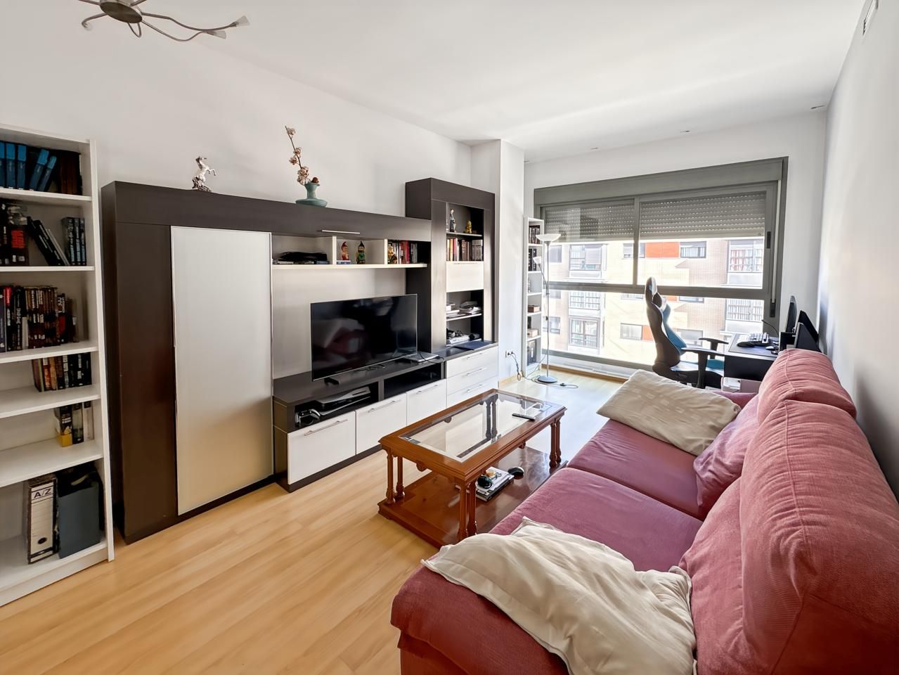 Living room of Flat for sale in  Madrid Capital  with Air Conditioner, Heating and Storage room