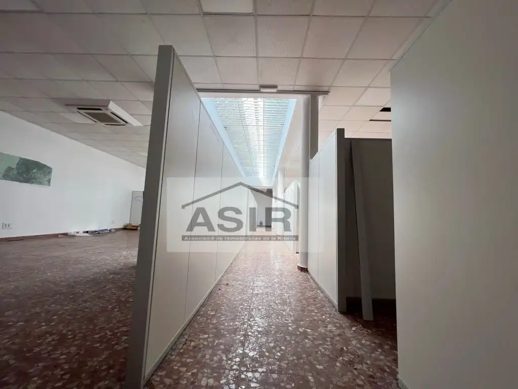 Industrial buildings for rent in Favara