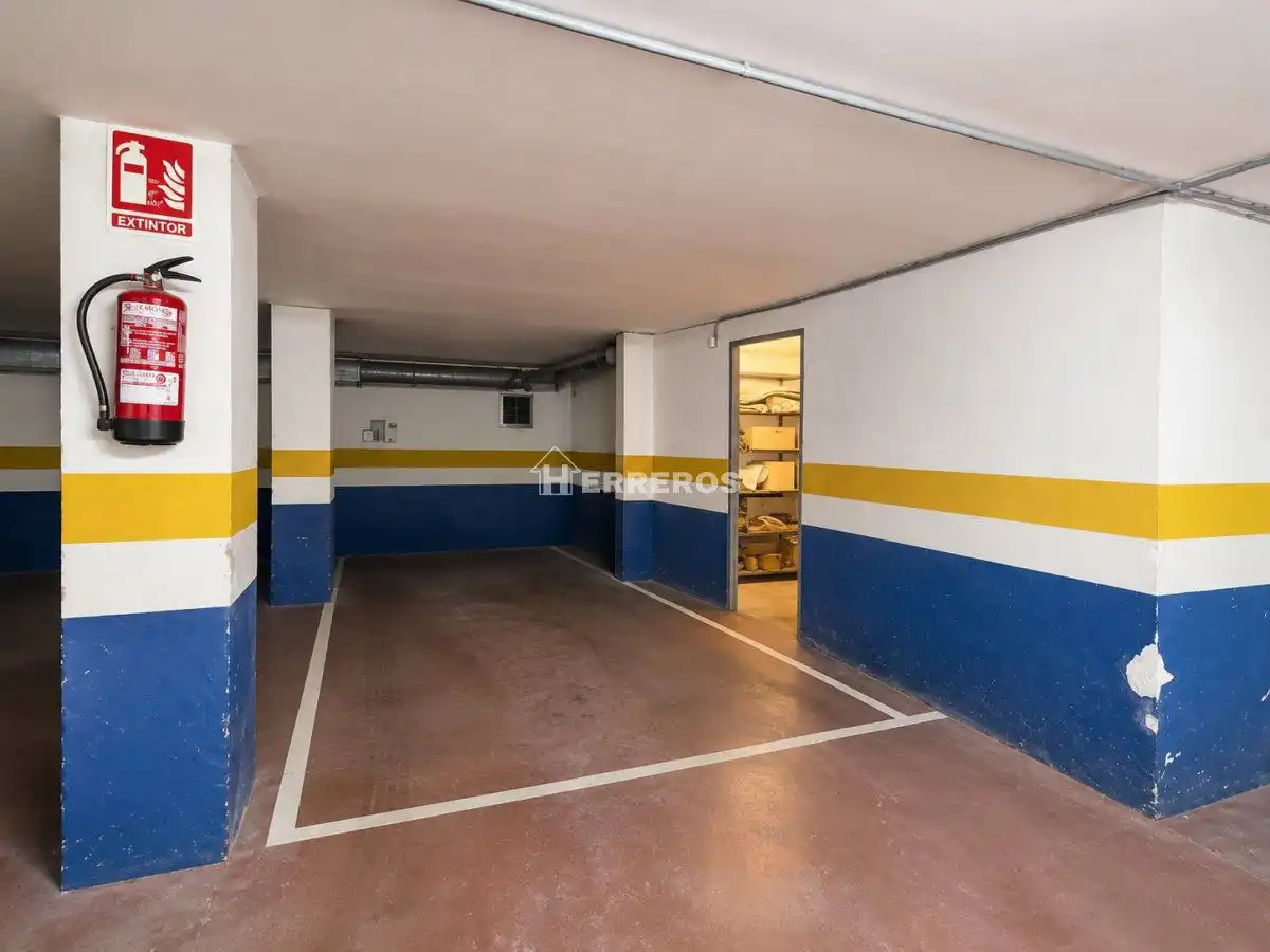 Aparcament de Pis en venda en  Logroño amb Calefacció, Parquet i Terrassa