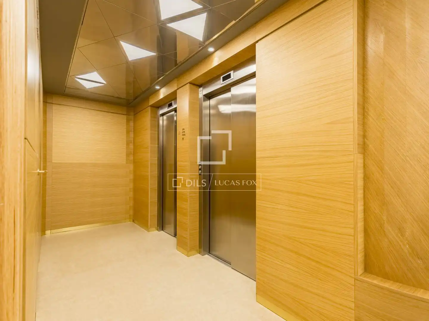 Flat for sale in Barcelona  with Air Conditioner, Terrace and Swimming Pool