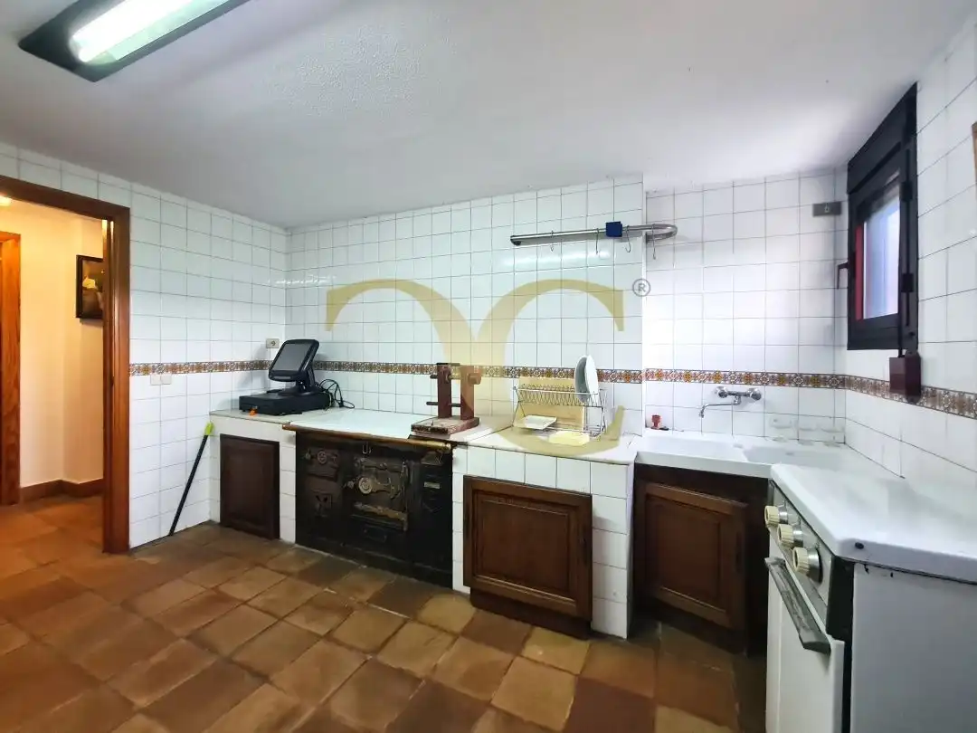 Cuina de Casa o xalet en venda en Oviedo  amb Calefacció, Jardí privat i Terrassa
