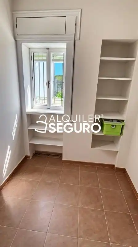 Dormitori de Pis de lloguer en Sevilla amb Aire condicionat