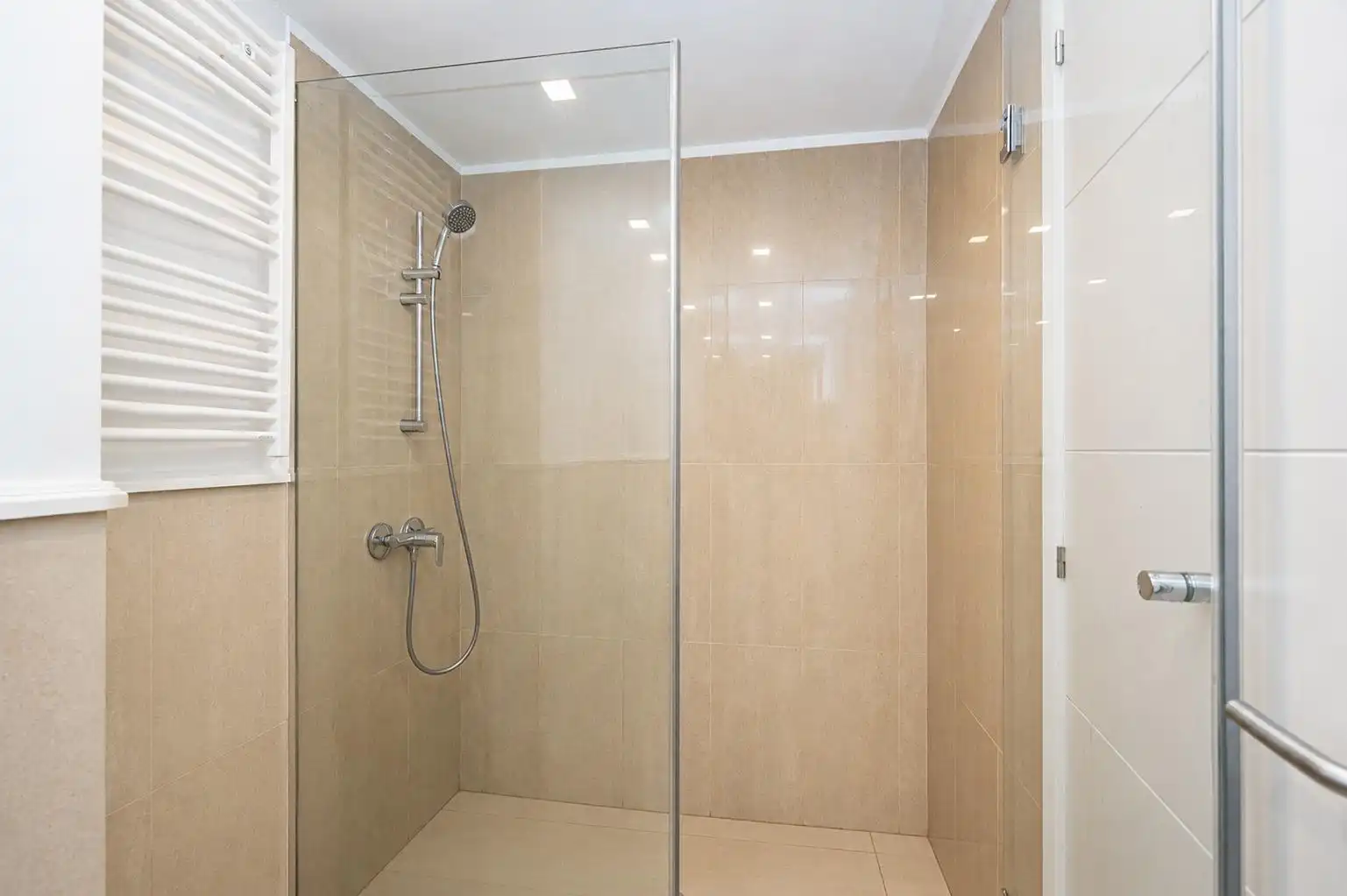 Baño de Piso en venta en  Palma de Mallorca con Aire acondicionado, Terraza y Balcón