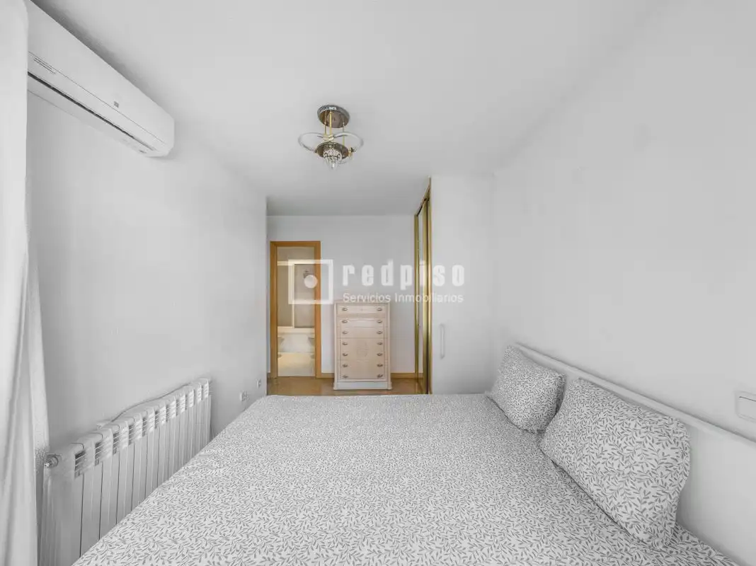 Habitación de Piso en venta en Alcorcón con Aire acondicionado, Calefacción y Jardín privado