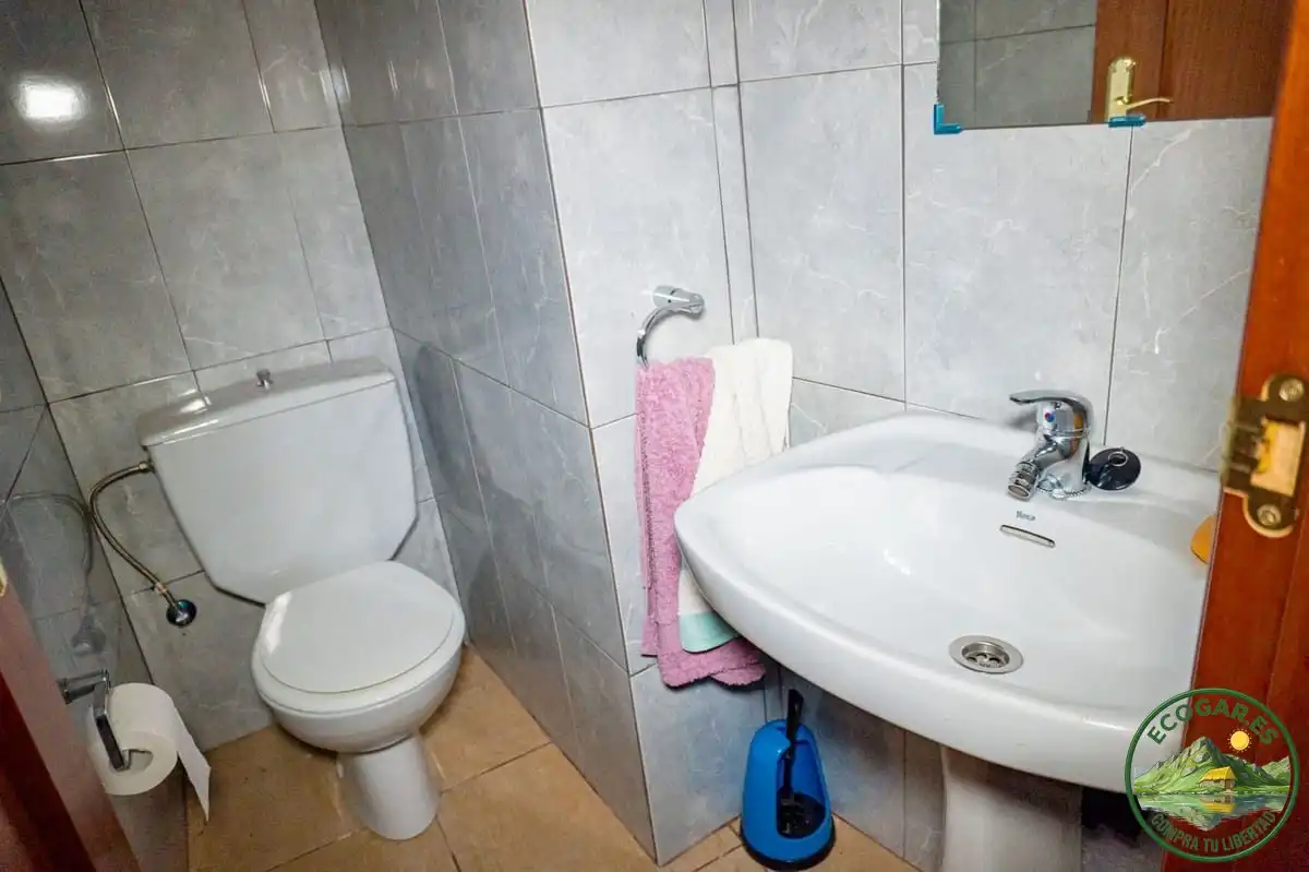 Baño de Casa o chalet en venta en Castropodame con Calefacción, Jardín privado y Parquet