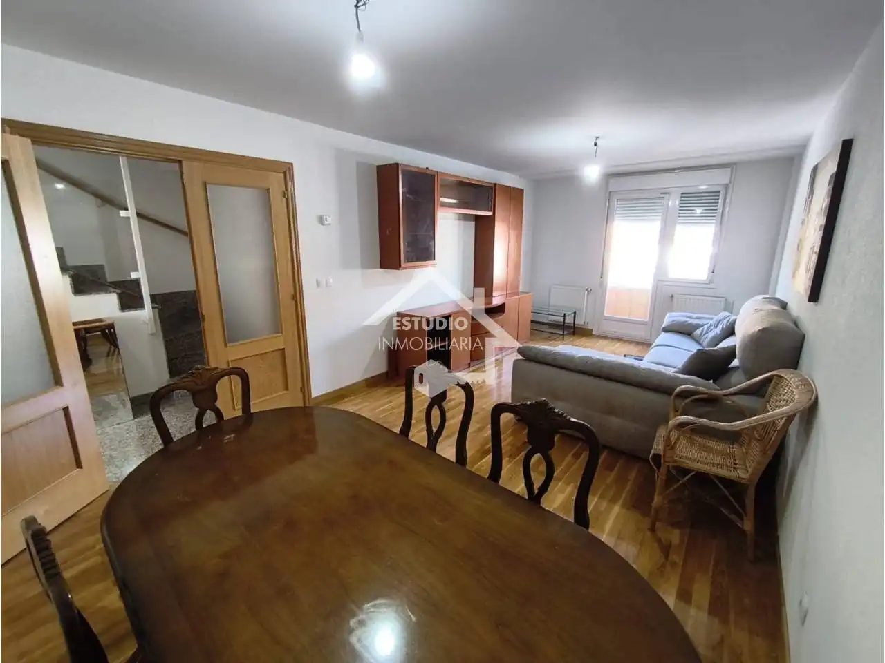 Sala de estar de Casa adosada en venta en Mendavia con Calefacción, Jardín privado y Parquet