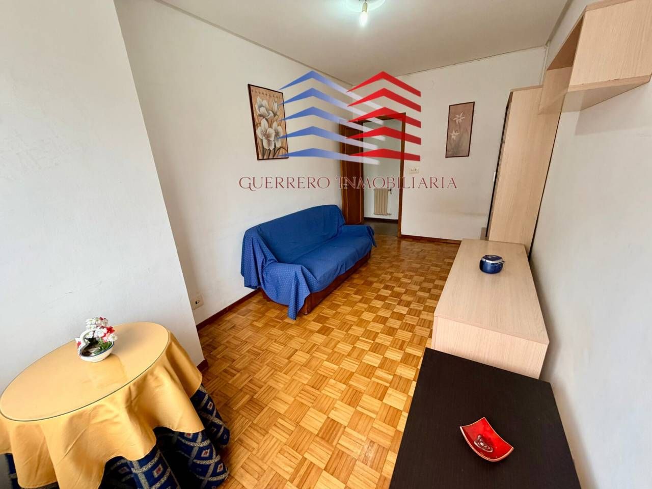 Living room of Flat to rent in Ourense Capital   with Heating, Parquet flooring and Furnished