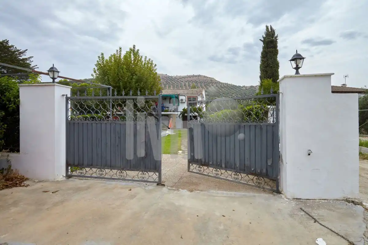 Vista exterior de Casa o xalet en venda en Jaén amb Traster