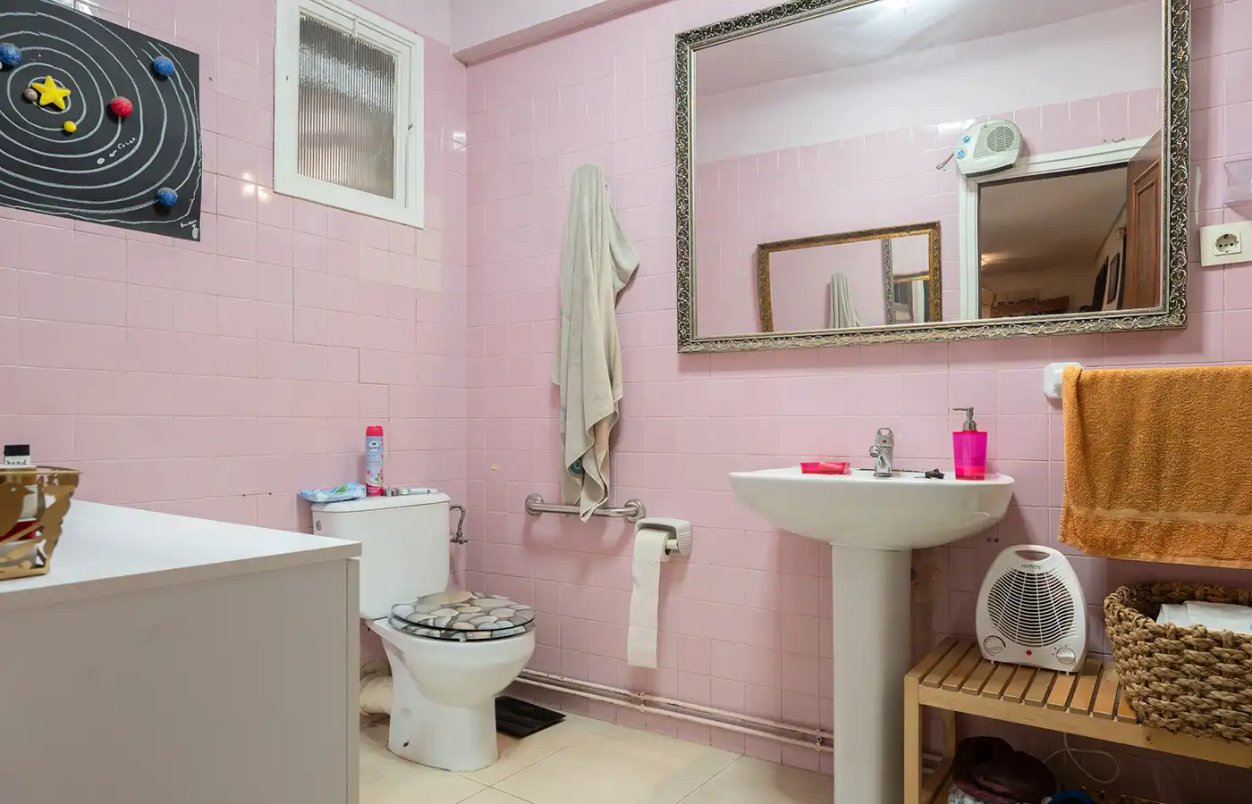 Badezimmer von Wohnung zum Verkauf in A Coruña Capital  mit Parkett, Möbliert und Ofen