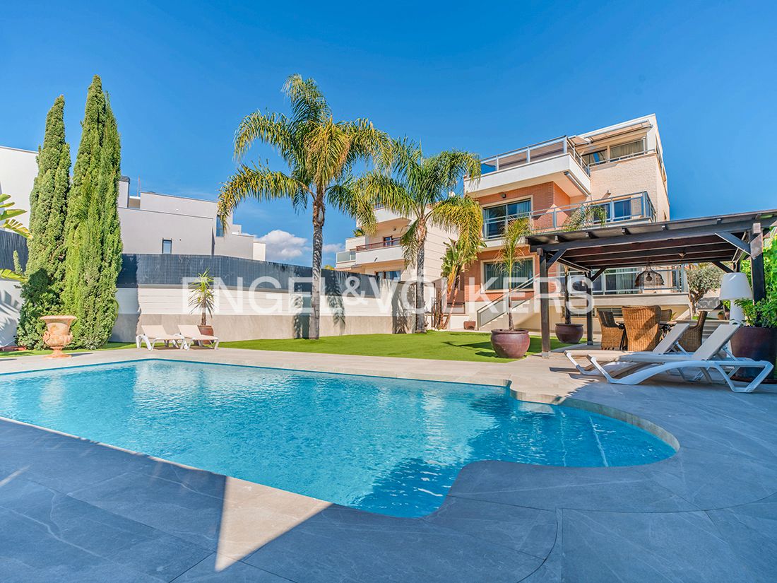 Swimming pool of Houses for rent in Alicante / Alacant  with Air Conditioner, Heating and Private garden